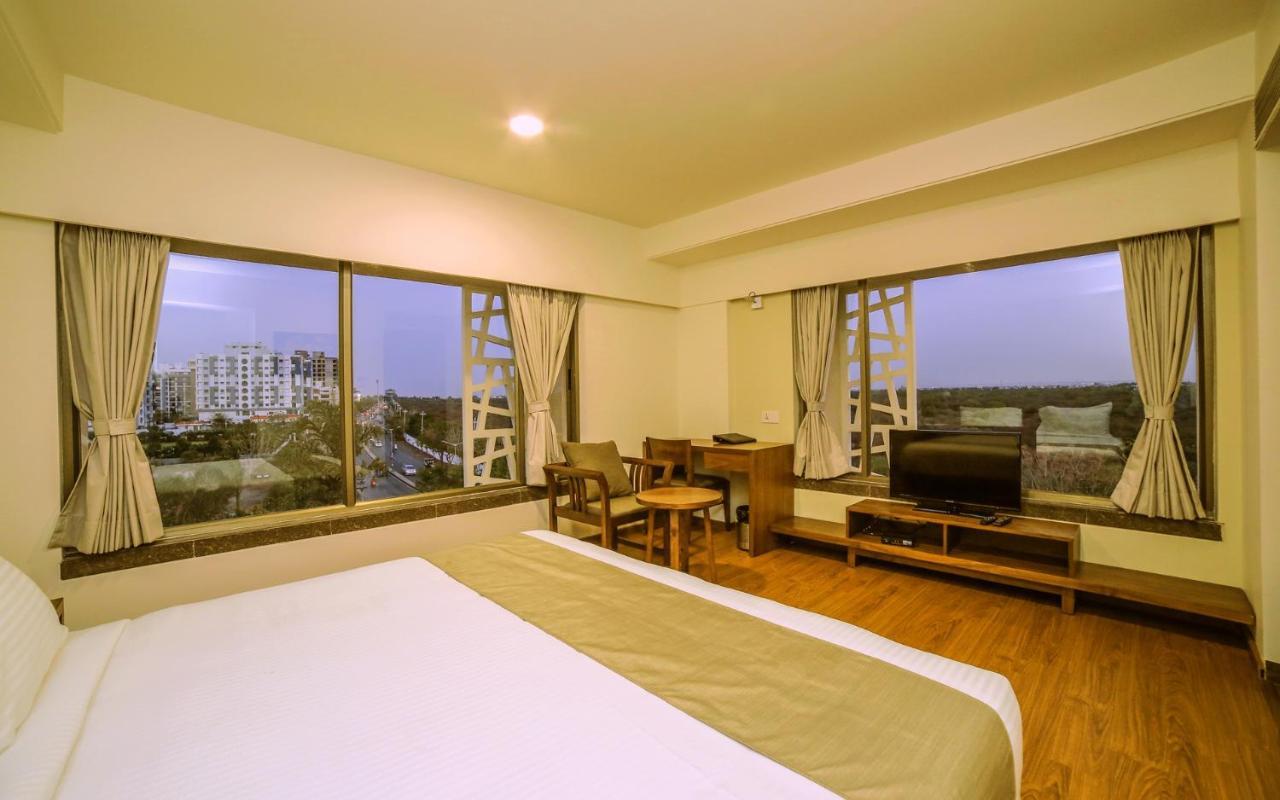 The Basil Park Hotel Bhāvnagar Exterior foto