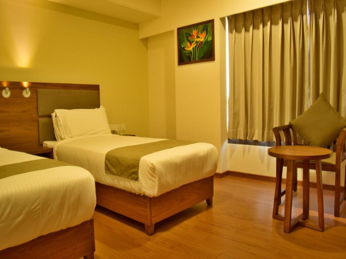 The Basil Park Hotel Bhāvnagar Exterior foto
