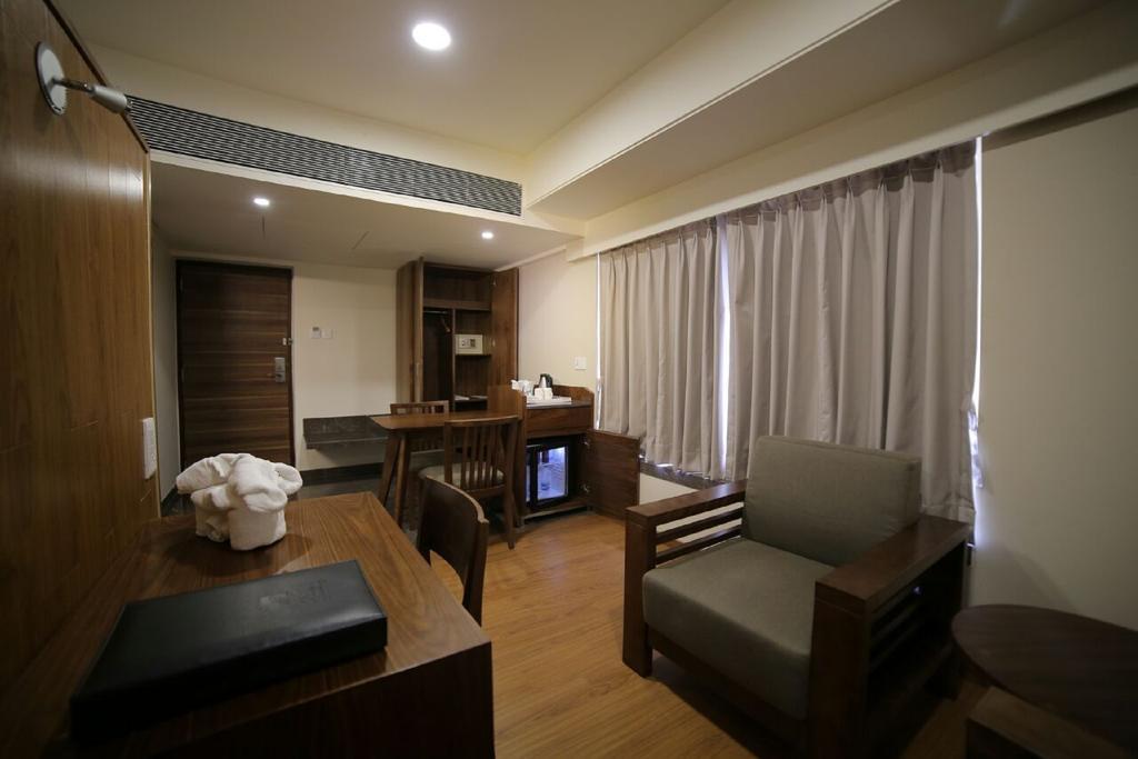 The Basil Park Hotel Bhāvnagar Quarto foto