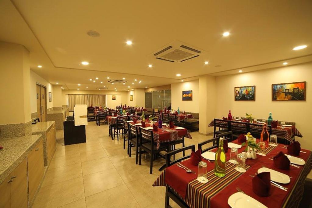 The Basil Park Hotel Bhāvnagar Exterior foto