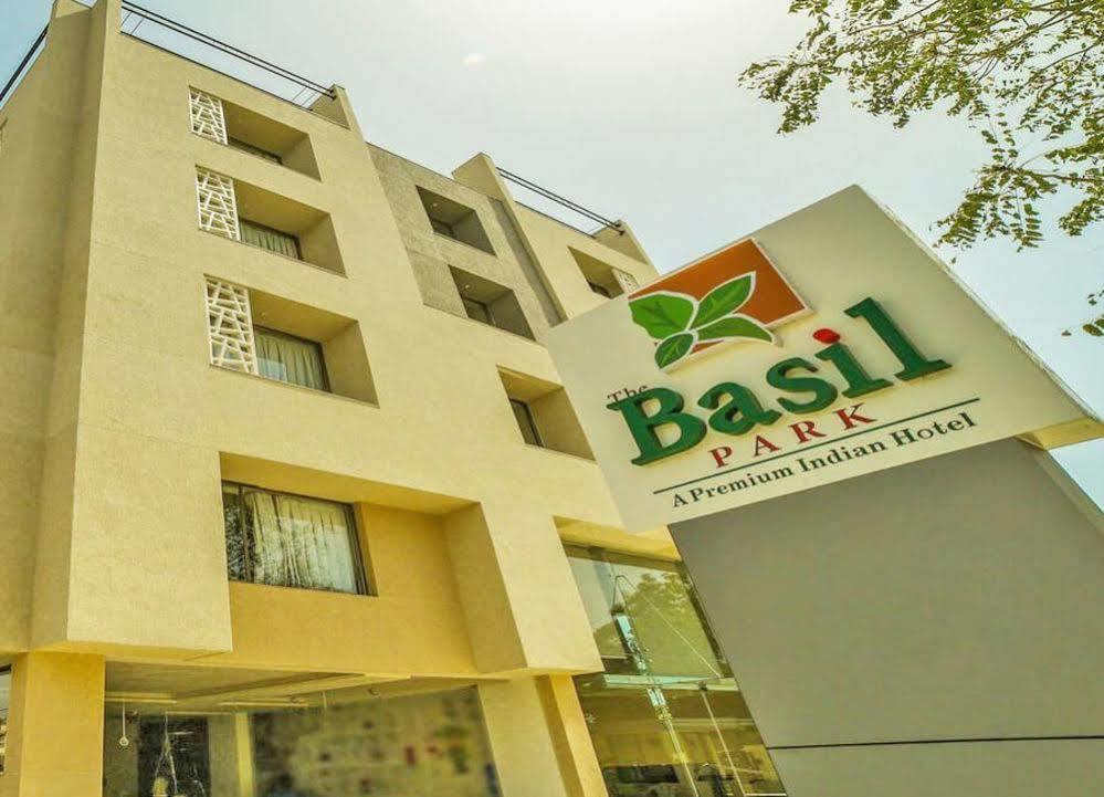 The Basil Park Hotel Bhāvnagar Exterior foto